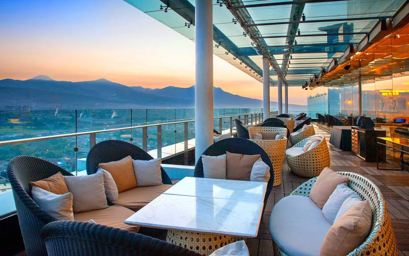 THE 18TH RESTAURANT AND LOUNGE